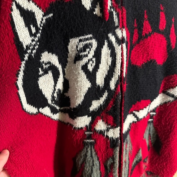 Gorgeous Wool Indigenous Wolf Hoodie - Picture 6 of 9